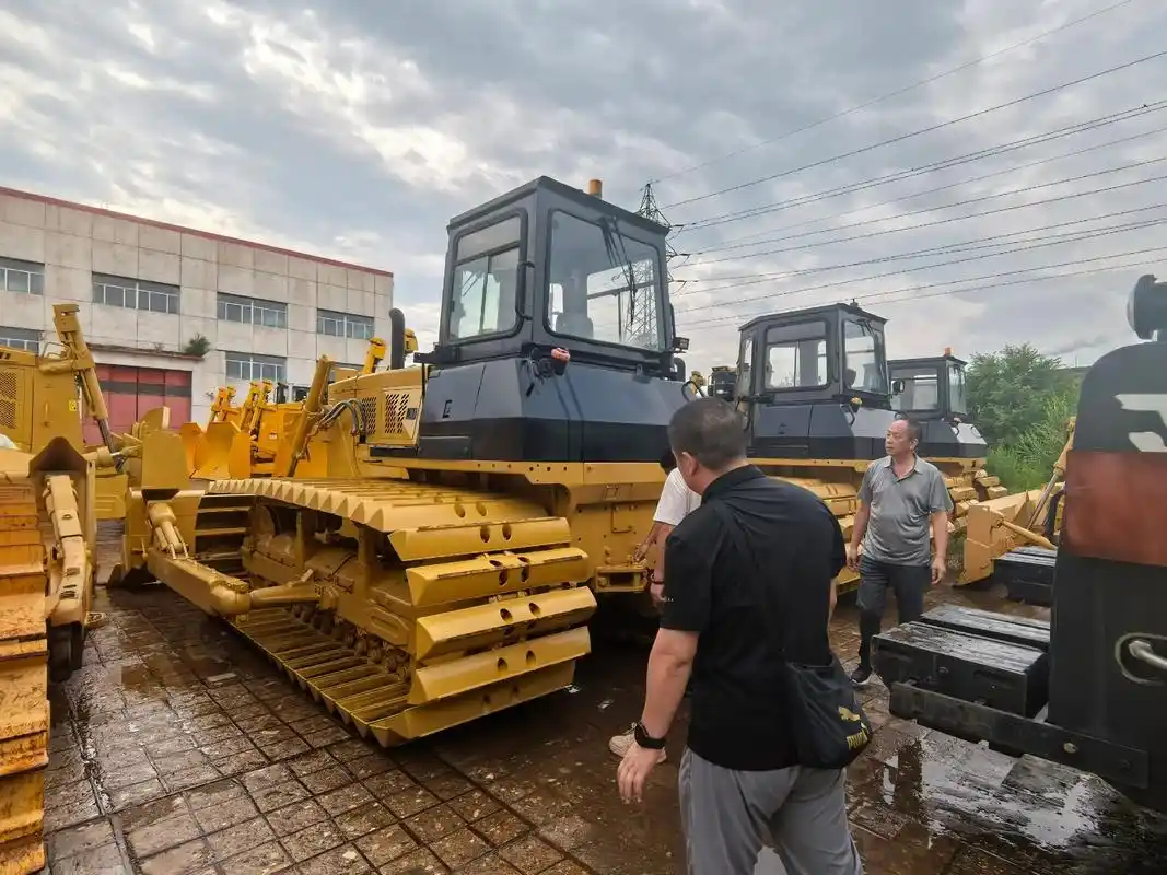 Rent a Bulldozer: Top 5 Reasons to Rent Instead of Buying a Bulldozer