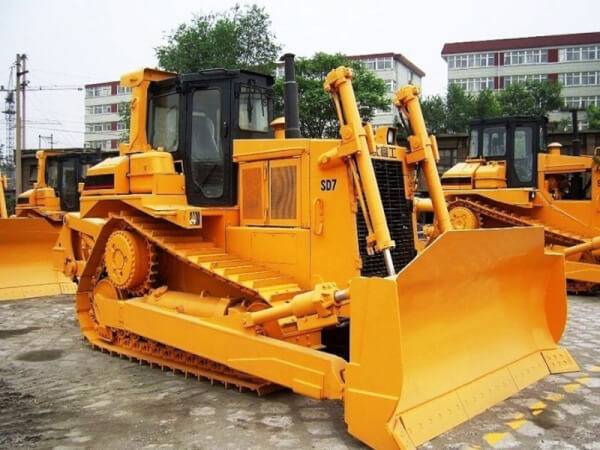HBXG SD7 bulldozer at factory assembly area