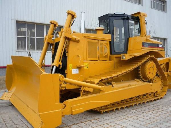 Side profile of HBXG SD7 dozer in construction yard